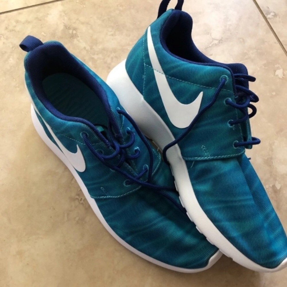 Nike roshe tie die 7.5 RARE